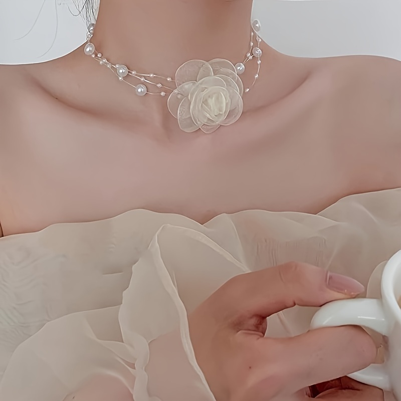 

Vintage Layered White Fabric Rose And Pearl Necklace For Women And Girls, Elegant Artificial Floral Pendant Choker For Bridal Wedding Jewelry, No Plating - Polyester Material For All Seasons