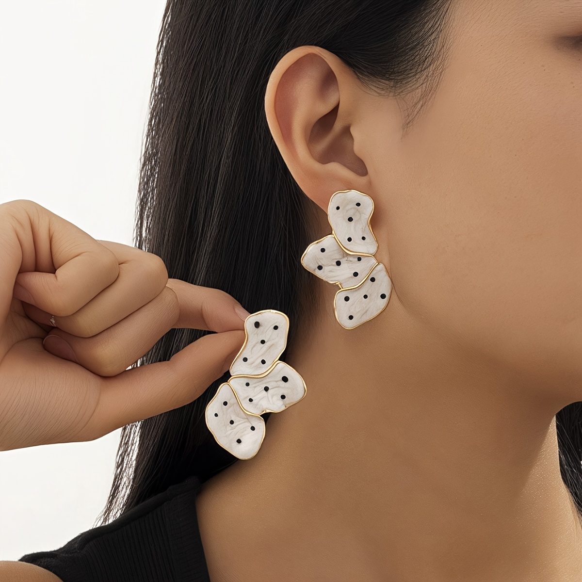 pair of fashionable elegant clover   stud earrings