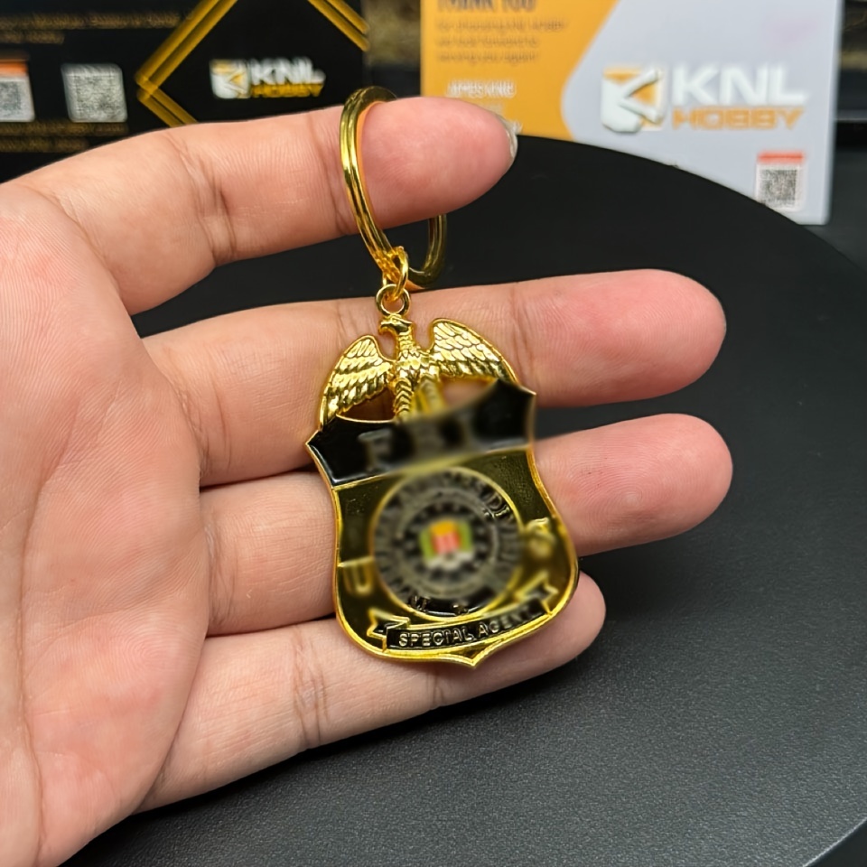 

Knl Hobby Alloy Special Agent Keychain - Golden-tone Design With Wings, Metal Toy Decoration, Ideal For Halloween & Christmas Gifts, Halloween Toys