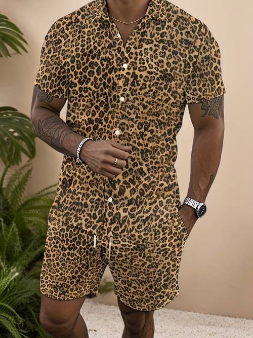 heren trendy zomer mode shirt en shorts set, met volledige luipaardprint die mannelijke charme benadrukt