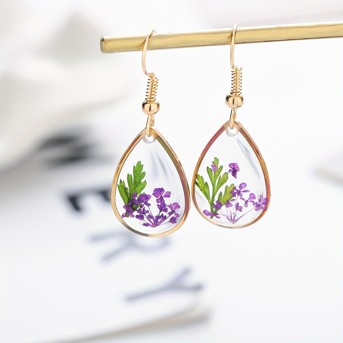 

Elegant Teardrop Earrings With Natural Dried Flowers: Purple Lavender And Wildflowers, Handcrafted, Suitable For Everyday Wear And Gift Giving, Zinc Alloy Ear Wires, Resin Material