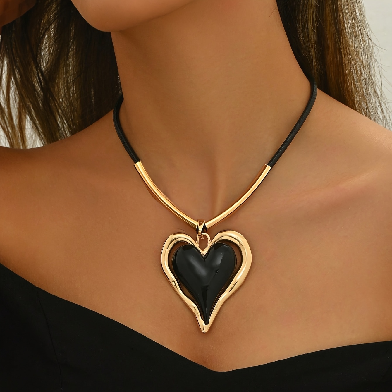Collana con ciondolo a forma di cuore oversize, semplice ma stravagante, con cordino nero, perfetta per l'uso quotidiano e come regalo di San per le donne.