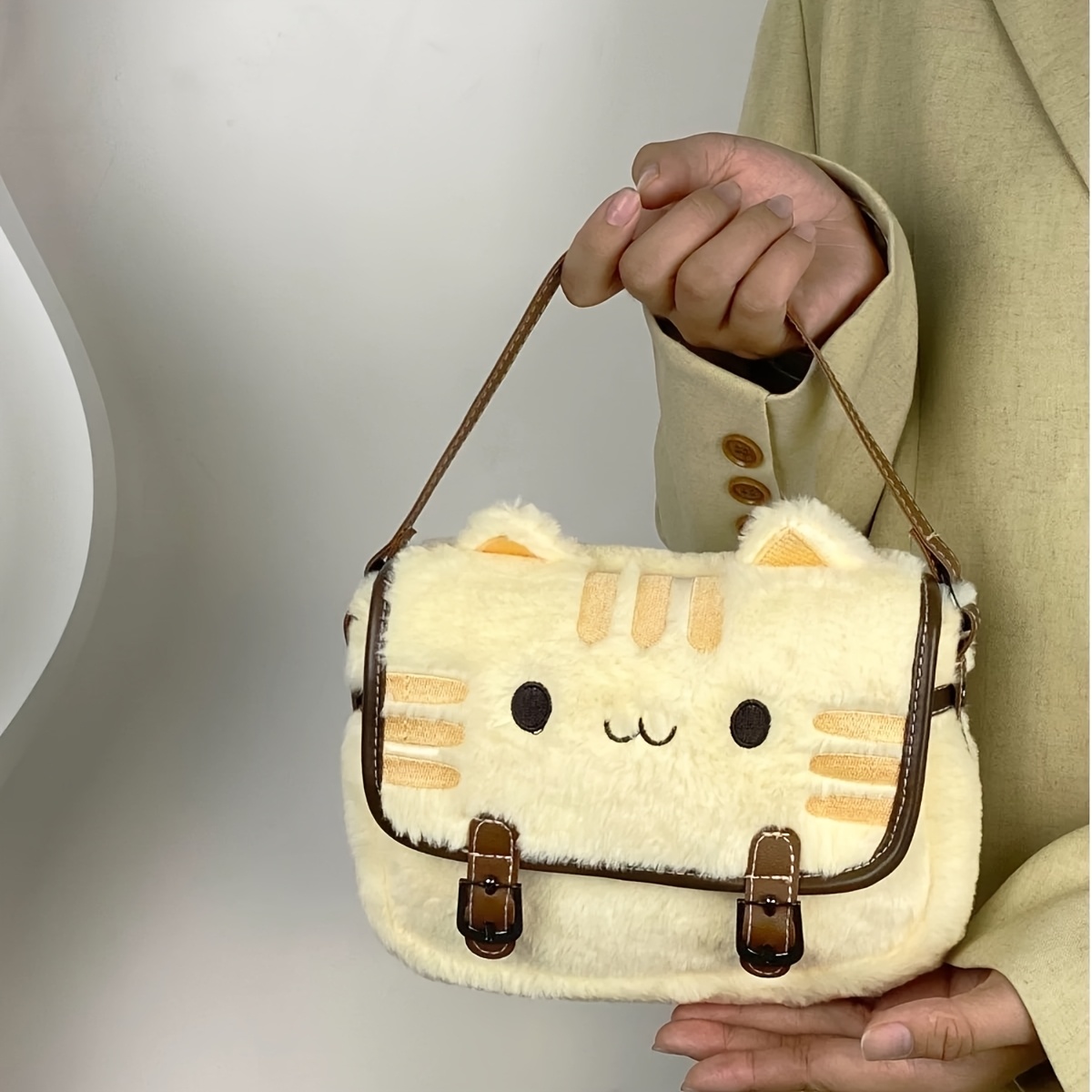 

Cute Cat Plush Handbag For Women, Commuting, Shopping, Or As A Birthday Gift To Surprise A Girlfriend Or Friend.