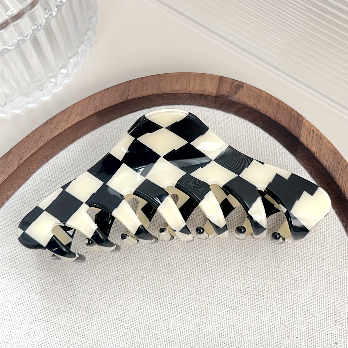 Image of Autumn And Winter High-end And White Checkered Hair Clip, Elegant And Simple Hair Accessory, Versatile Back Of Hair Clip, Suitable For Casual Vacation, Travel, Commuting, Parties, A Gift For Mom.