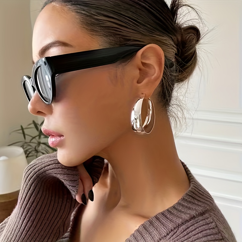 TEMU A Pair Of Vintage-style Large Hoop Earrings For Women - A Fashionable And Elegant Accessory, Perfect For Daily Wear And Parties. | Fashion Hoop