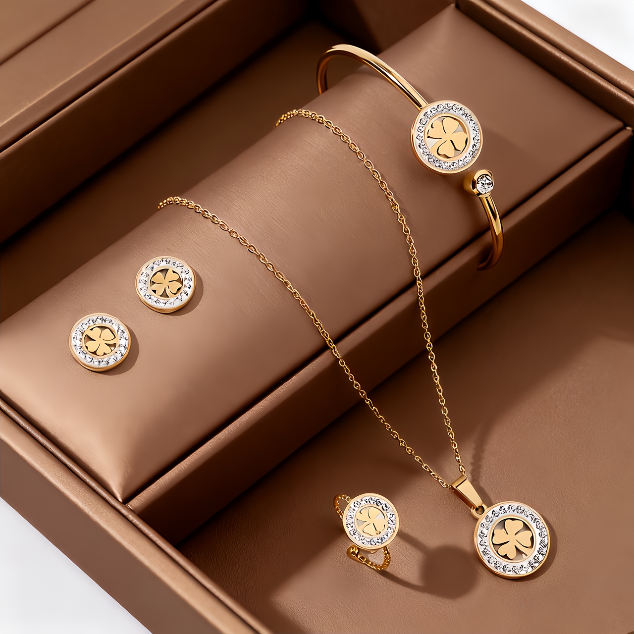 TEMU Un ensemble tendance, et de 4 pièces avec clochettes en incrustées, comprenant un anneau en artificielle incrustée dans le stainless steel + des