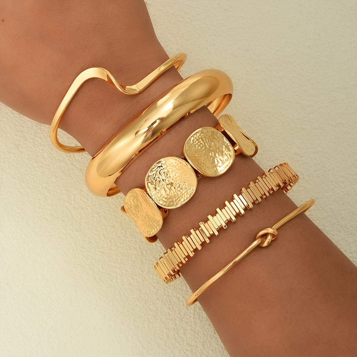 E-shop 5-teiliges Damen-Luxus-Armbandset mit geometrischen & Wellenclustern – Verstellbares Open-Bangle-System, für Hochzeiten, Partys,
