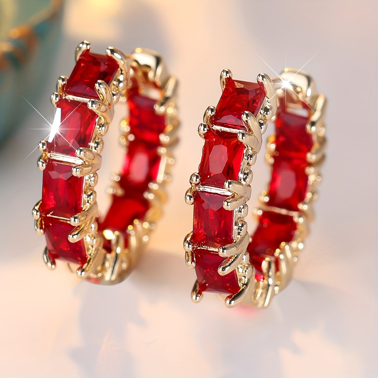 E-shop Ein Paar exquisite und stilvolle klassische synthetische Zirkonia-Ohrringe, geeignet zum Tragen auf Partys und Hochzeiten