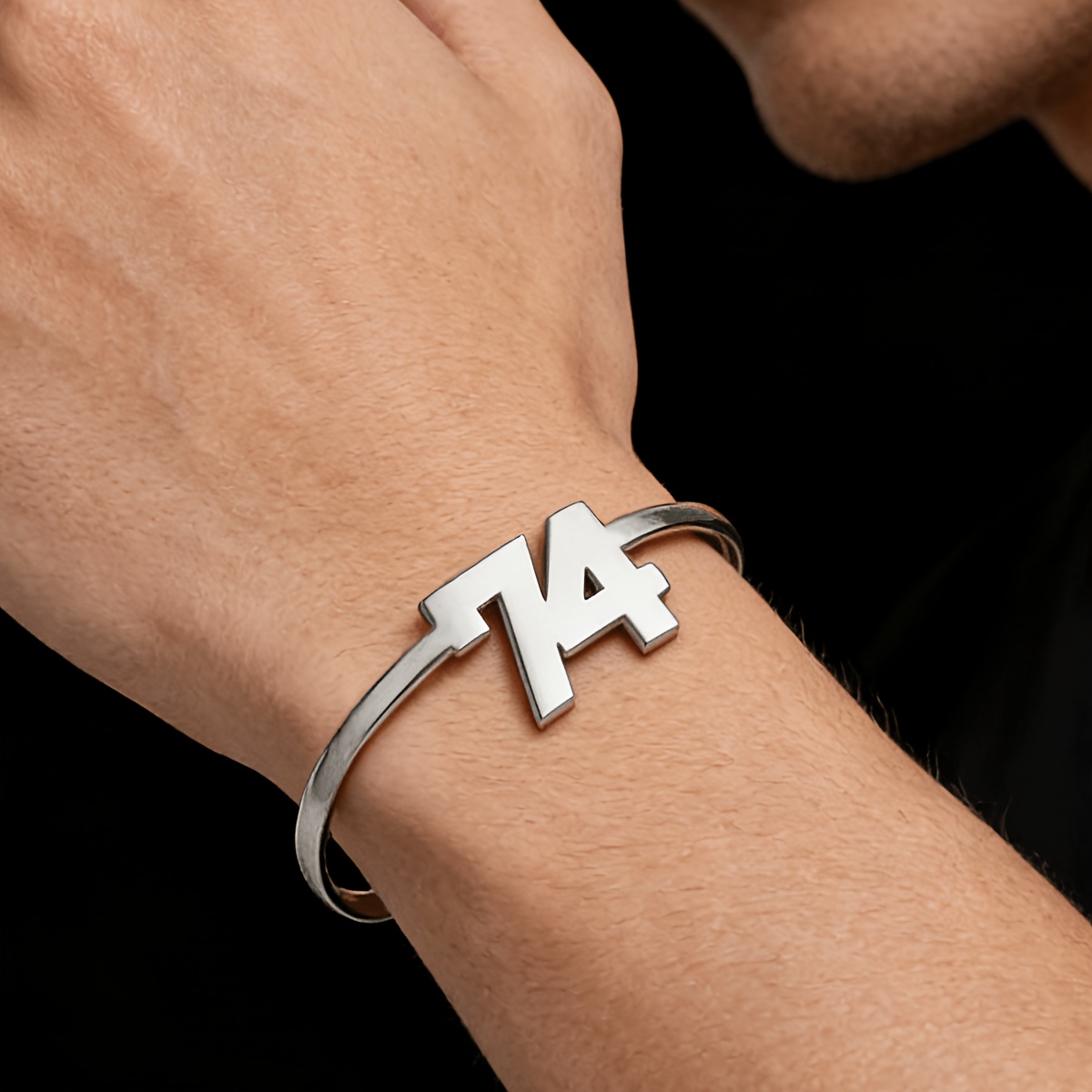 TEMU 1pc Women's Fashion Custom Age Bracelet, Classic Personalized Stainless Steel Open Bangle; Custom Jewelry; Women' Casual Vacation Wrist