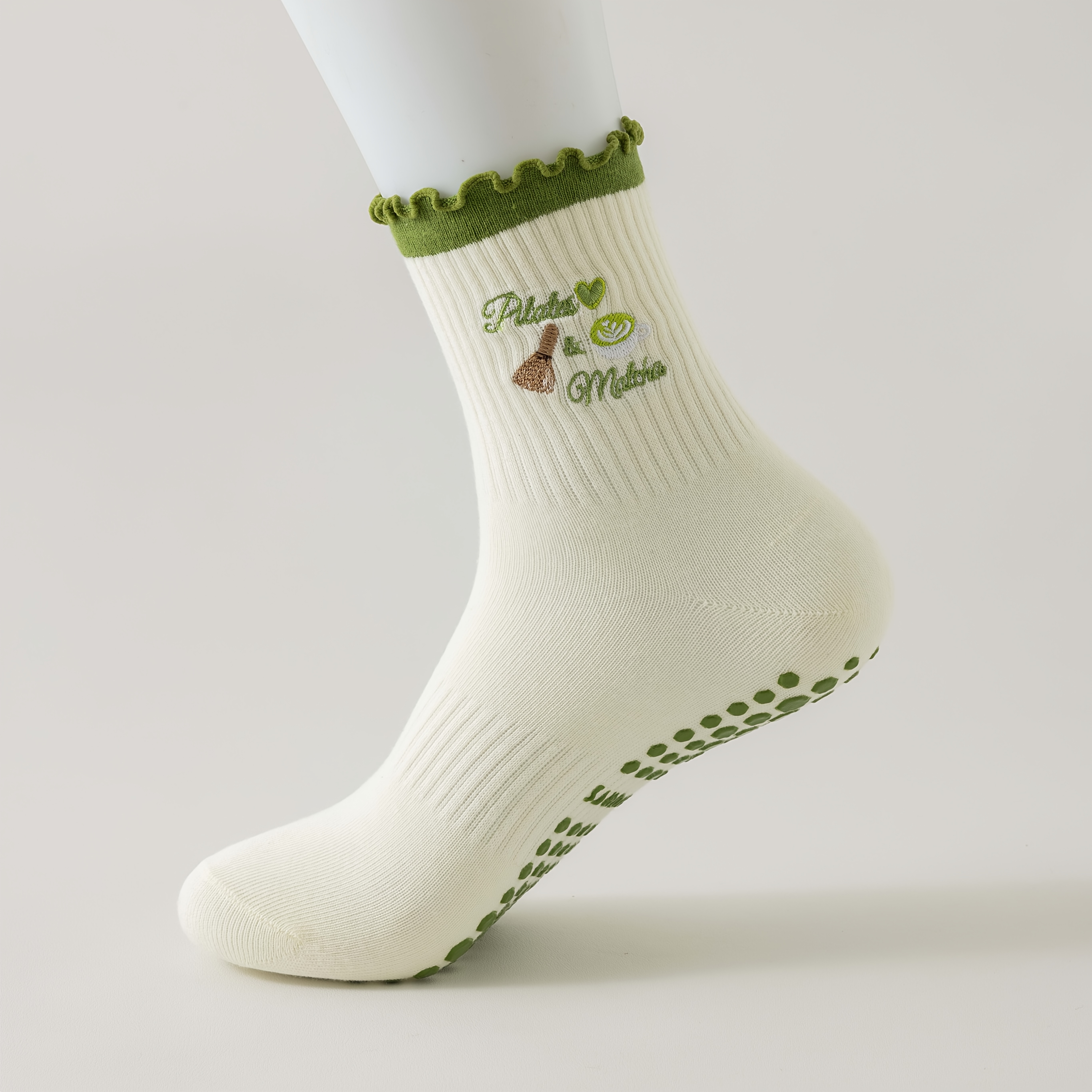 E-shop 1 Paar Damen Yoga Socken mit Silikon-Grips - Grüne Matcha Stickerei, mit Rüschen, Atmungsaktiv und Schweißabsorbierend, Socken, Pilates Tanz
