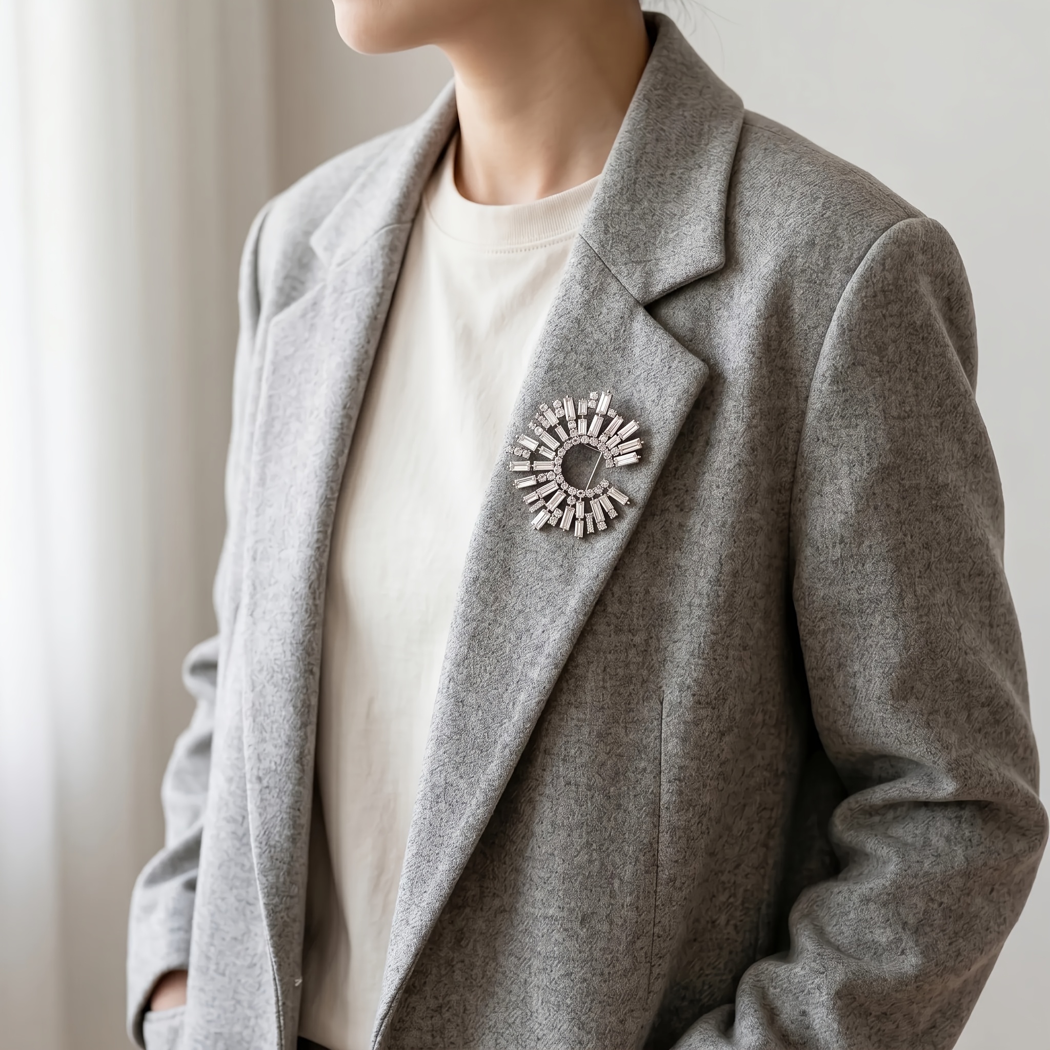 TEMU Light Luxury Sunflower Brooch, High-grade Alloy With Rhinestone Inlay, Banquet Gown And Suit Decorative Pin, Commuter Workplace Niche Design