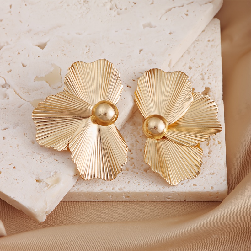 Women's Exaggerated Large Flower Stud Earrings, Light Luxury Design