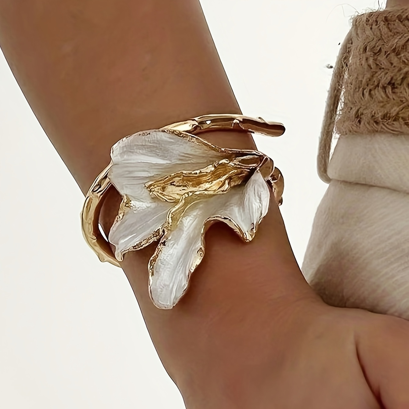 TEMU 1pc Women's Elegant White Enamel Iris Leaf Bracelet - , Suitable For Daily And Party Wear, Versatile Jewelry For