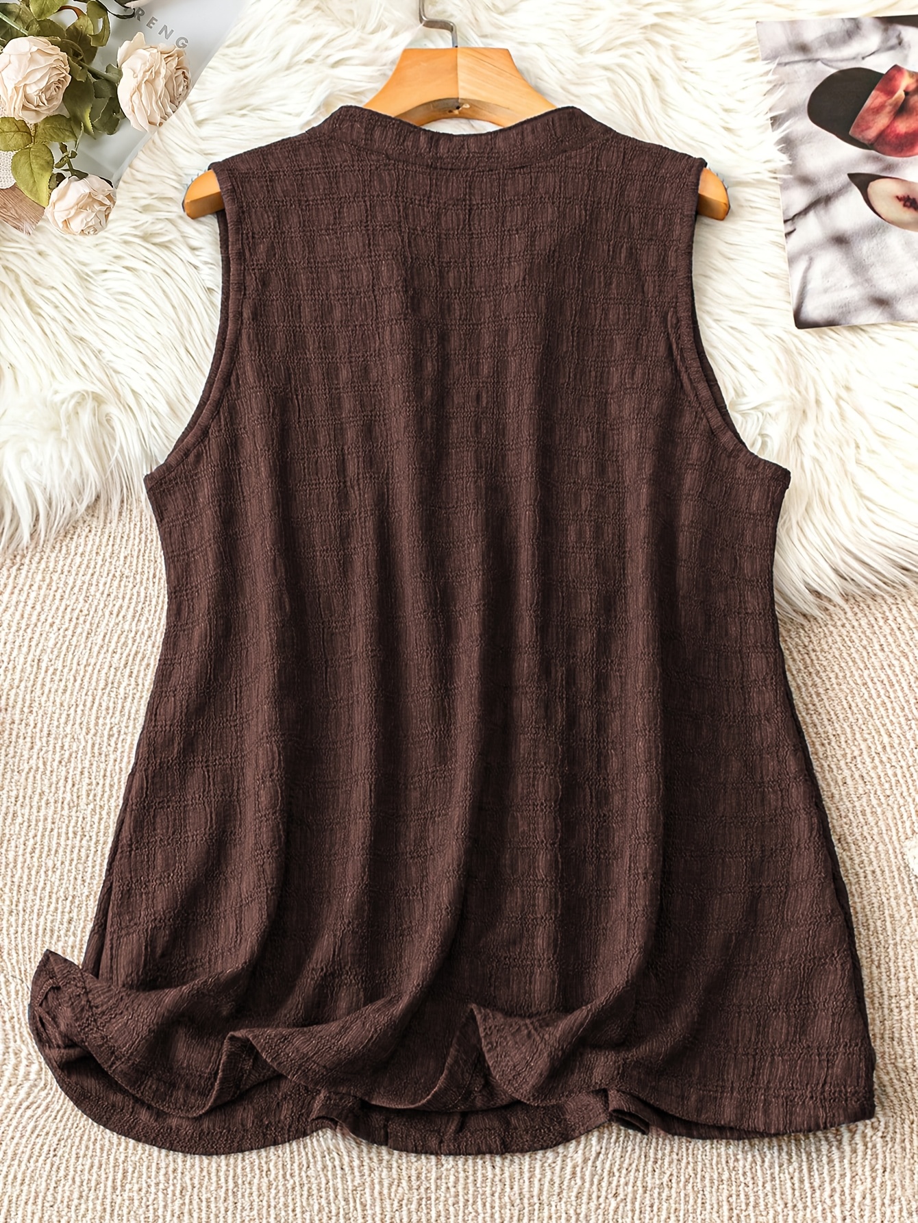 Elegant V-Neck Tank Top for Women, Made of Solid Color Knitted Fabric, Featuring High Elasticity, Suitable for Wearing in All Seasons.