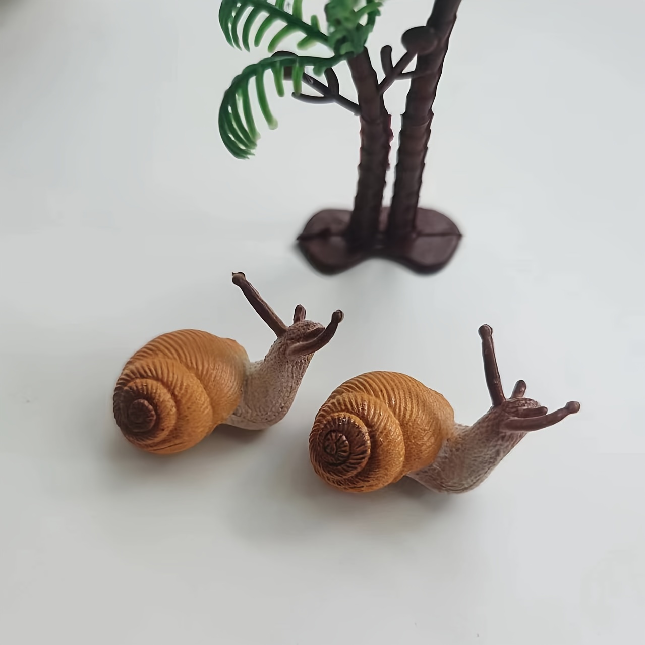 

2-pack Realistic Mini Snail Figurines For Garden Decor, Durable Plastic Snail Sculptures, Perfect For Garden Scenery And Photography Props