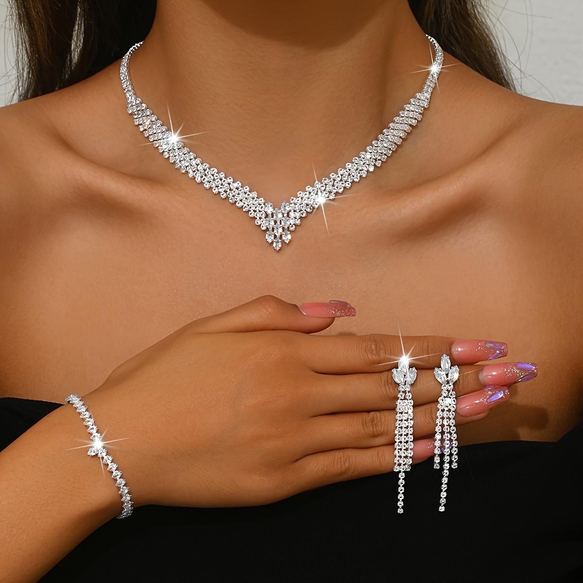 E-shop Modisches elegantes Damen-Hochzeitsschmuck-Set, bestehend aus Halskette, Ohrringen Armband. Funkelnde Strasssteine unterstreichen ein Gefühl von