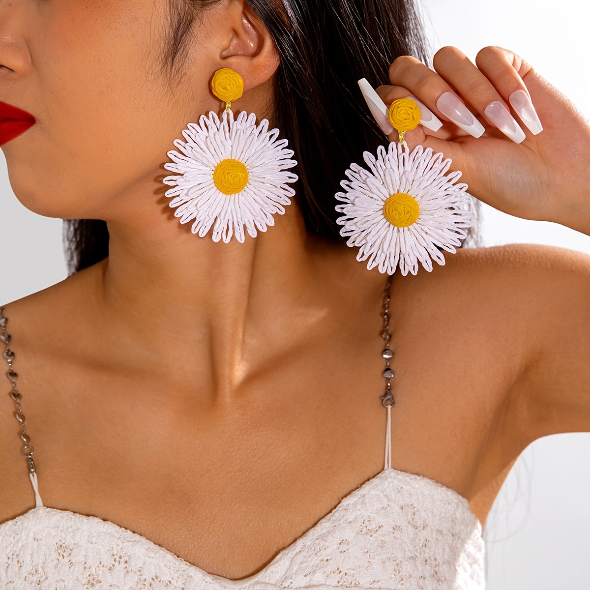 1 Pair Bohemian White Woven Flower Raffia Earrings, Woven Geometric Raffia Drop Earrings, Suitable As A Gift For For Vacation Parties, /summer Style