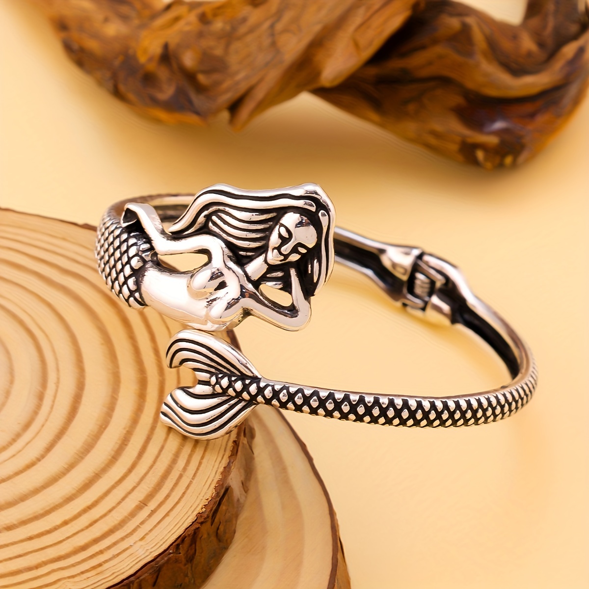 

Women's Fashion Bracelets