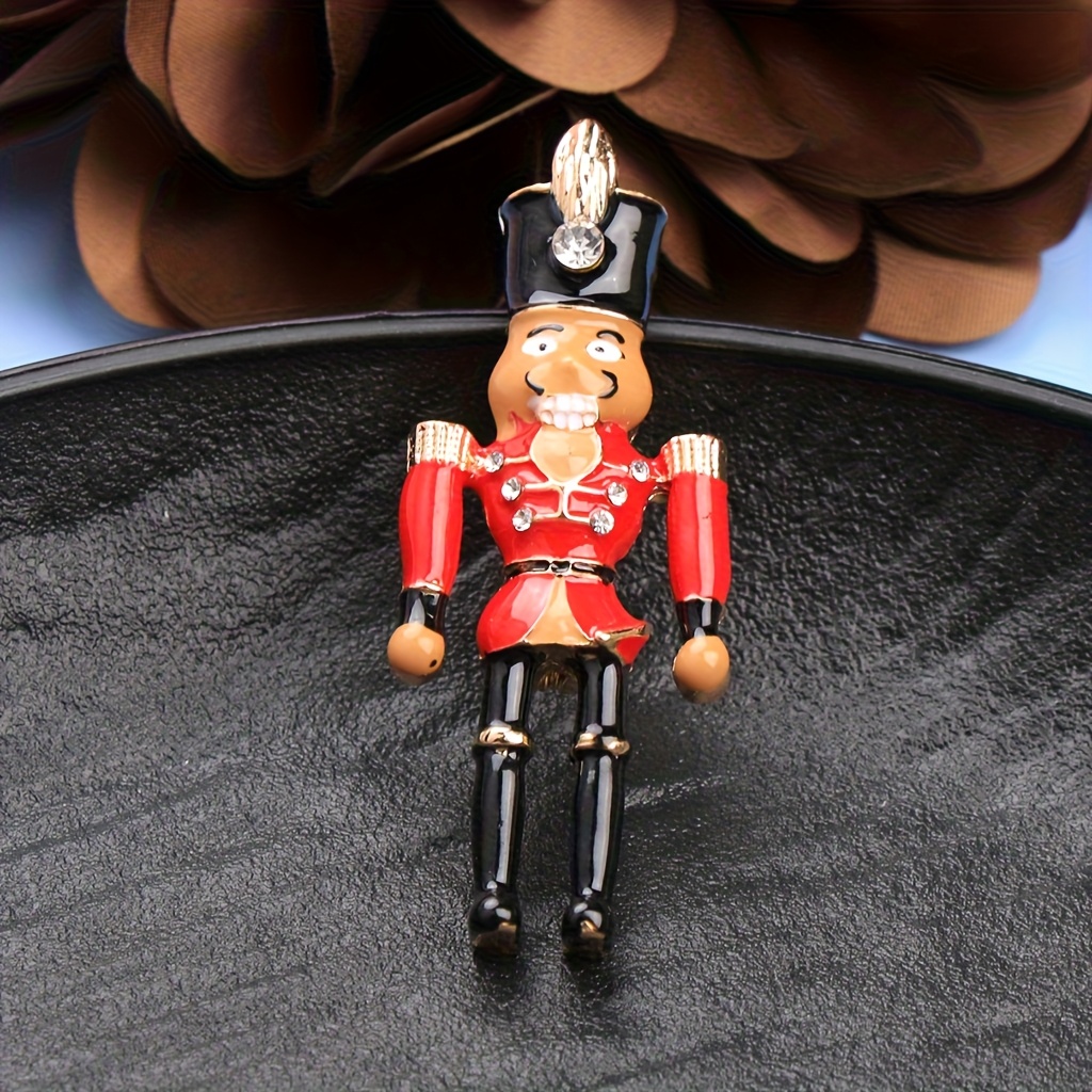 E-shop Klassische Emaille-Nussknacker-Brosche mit Strasssteinen - Auffälliger Weihnachts-Soldaten-Anstecker für Damen, Retro-Statement-Schmuck-Geschenk
