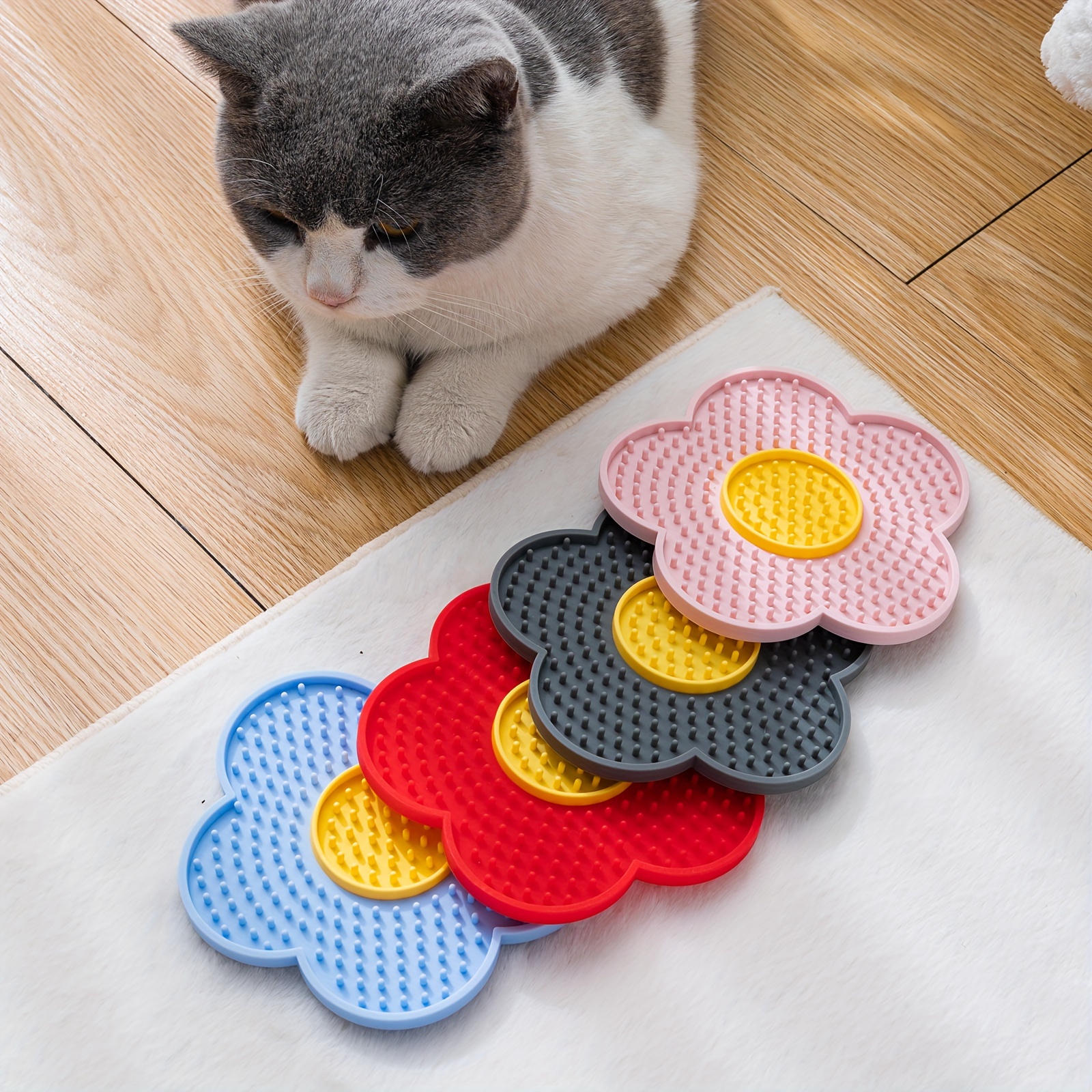 

Lovely Flower Silicone Lick Mat For Dogs & Cats - Slow Feeder With Non-slip Suction Cups, , Dental Health Enhancer, Ideal For Grooming & Bath Time