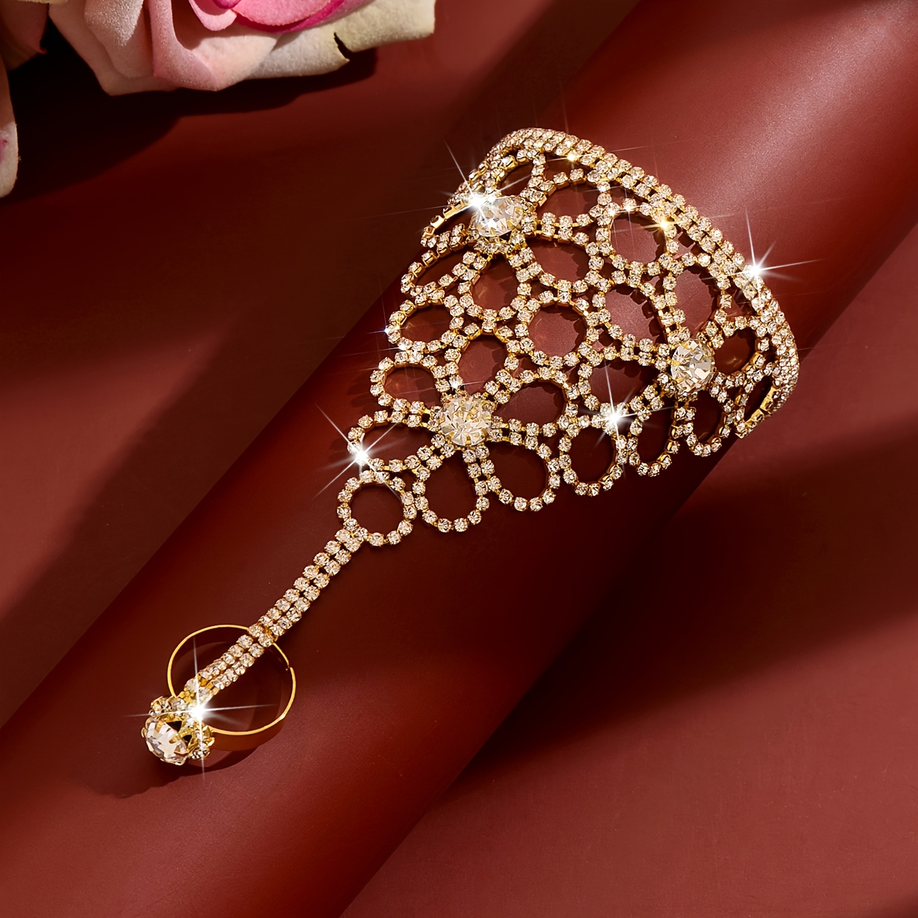 Elegant Women’s Fashion Interlocking Rhinestone Bracelet