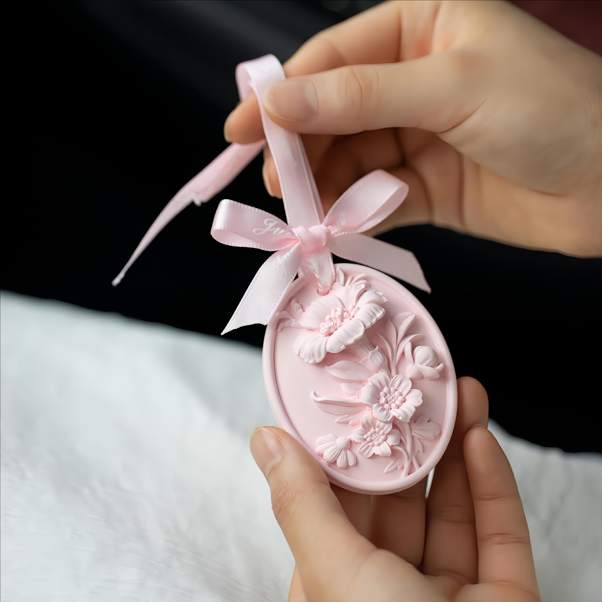 

1pc Floral Plaster Aroma Stone Casting Mold, Diy Resin Liquid Silicone Oval Shaped Scented Ornament, Handmade Gift Crafting Mold With Ribbon Tie