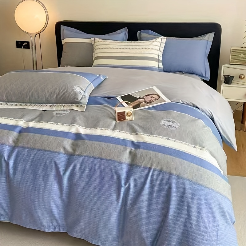 Image of A 100% Cotton 4pcs Set With Dense Weaving, Used On Sides, Featuring Diagonal Stripes, With A Water Washing , Includes 2 Pillowcases, Simple And Comfortable, Easy To Clean. Duvet Cover Size 200*230cm.