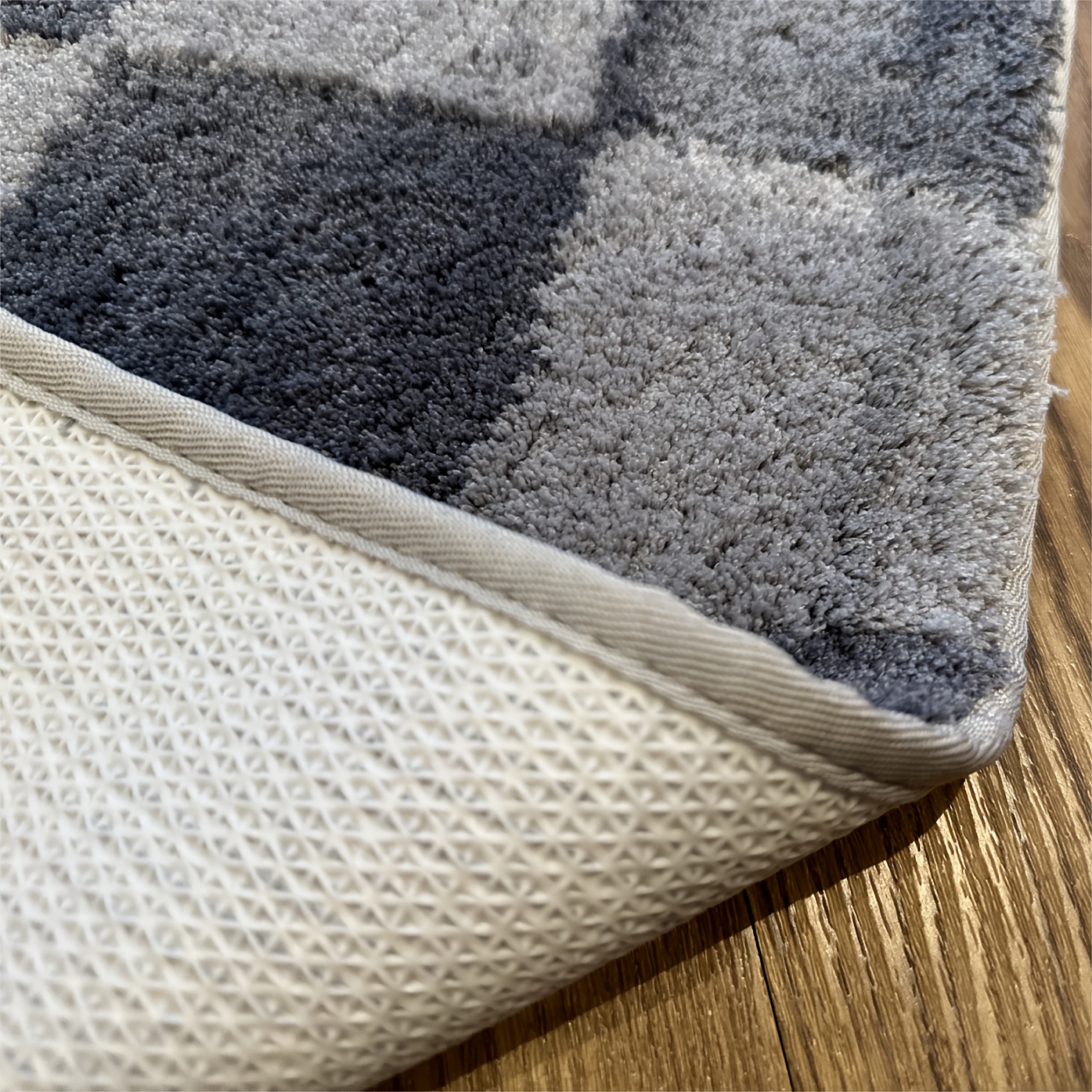   checkered non slip bath mat soft microfiber absorbent machine washable luxurious trimmed door mat for bathroom shower area and home decor     sizes bathroom mat checkered pattern machine washable mat bathroom mat Product details 11