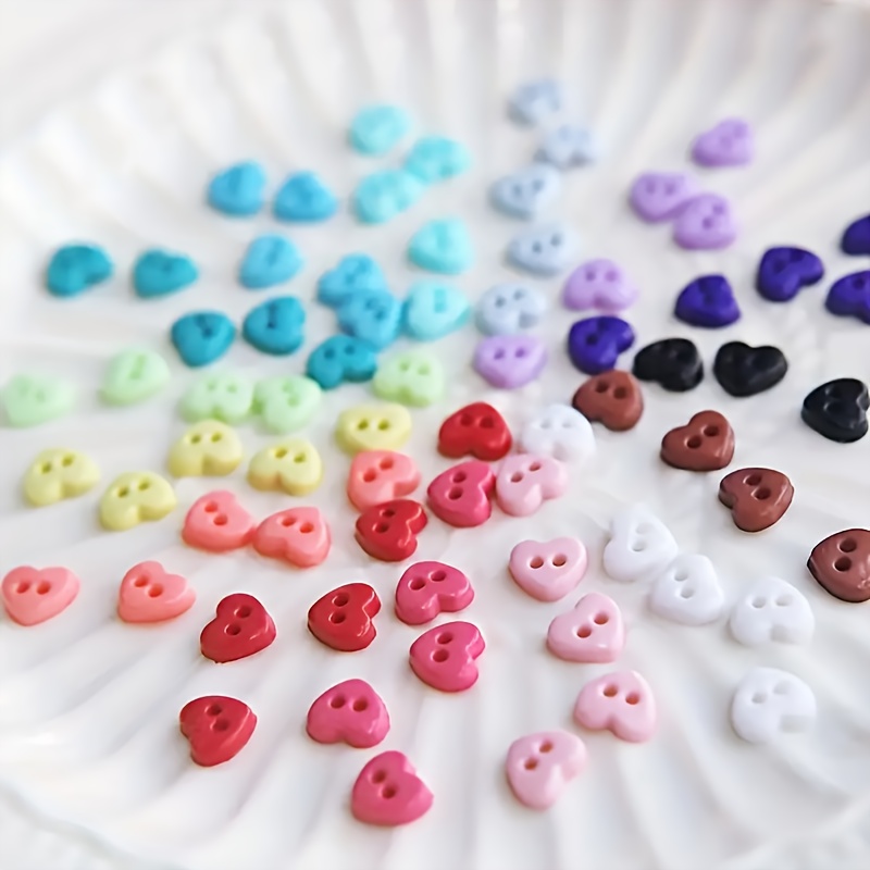 

100pcs Boutons en Résine Mini en de Cœur, 6mm - Couleurs Assorties pour l'Artisanat DIY & Accessoires de Vêtements de Poupée, Résine de Qualité, Vêtements de Poupée