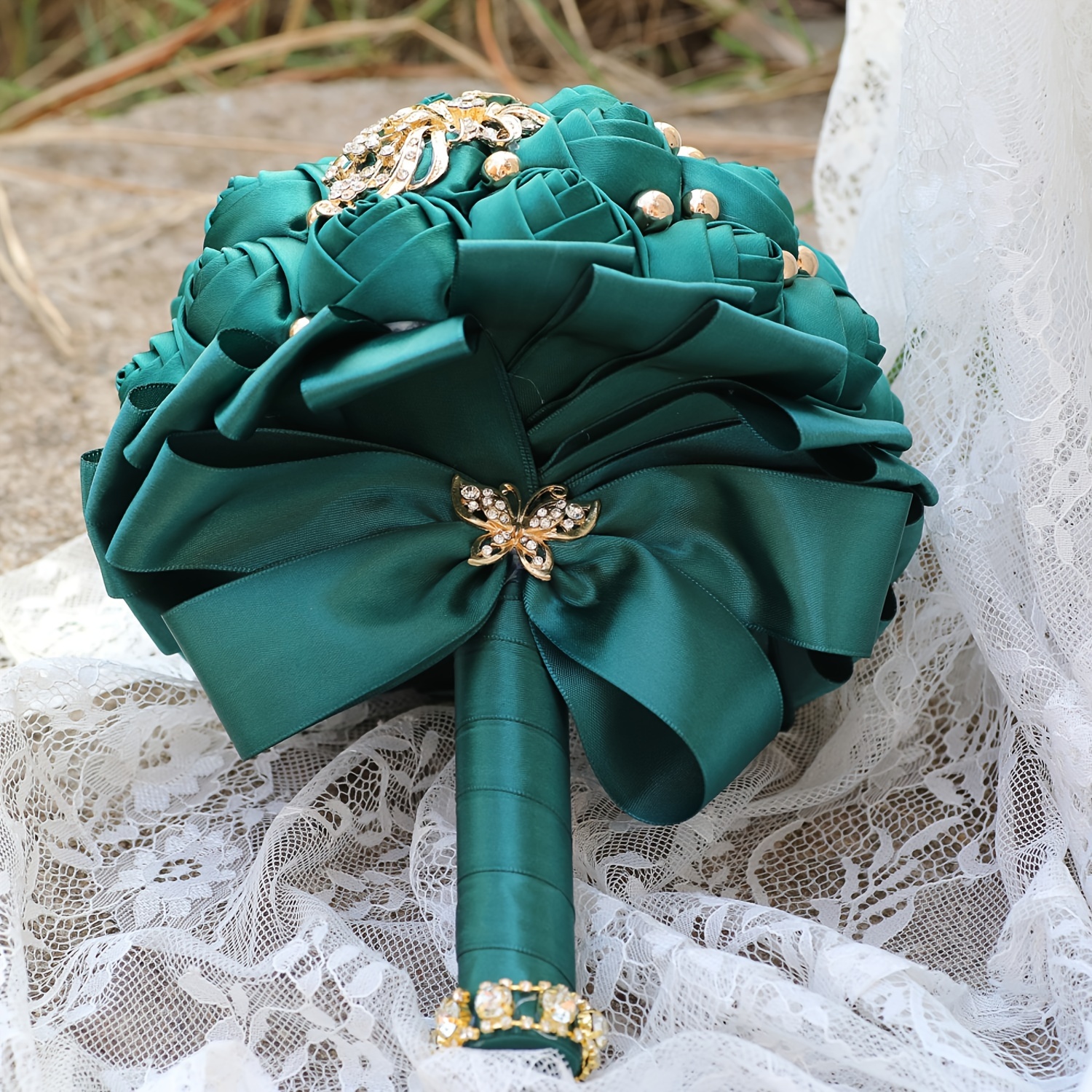   kuyov qizlar uchun buket boy qizil shifonli güllar, kristal va marjon aksessuarlari bilan to'ldirilgan to'y to'ylari tafsilotlari 8