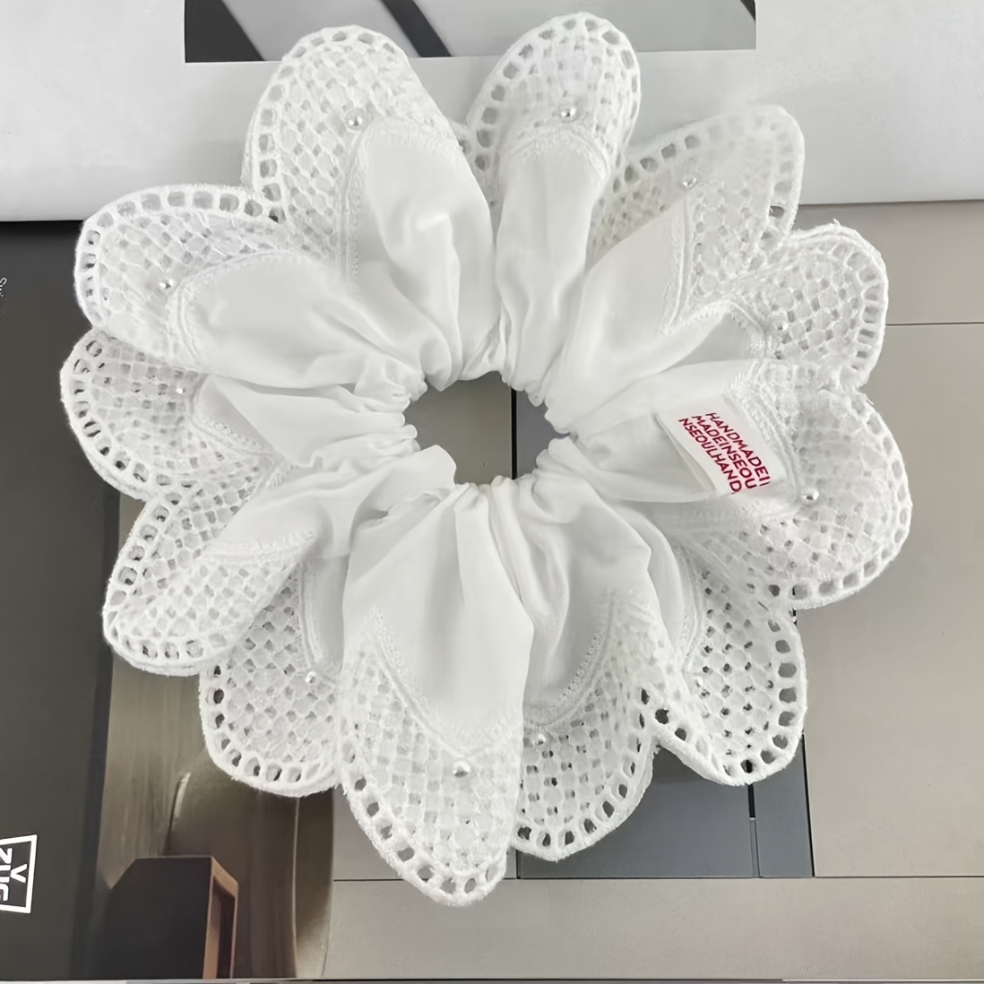 TEMU 1 pièce Serre-queue en dentelle blanche ajourée à bord festonné pour coiffures quotidiennes et couvre-chefs