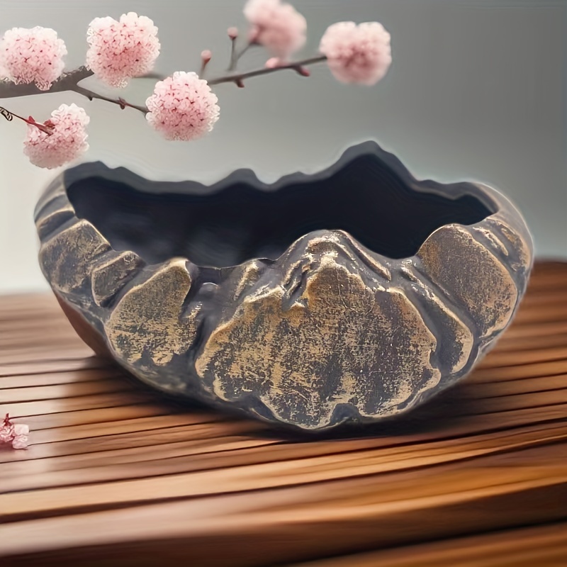 Creative Retro Ceramic Flower Pot for Succulent Plants, a Decorative Piece for The Office Featuring a Money Tree