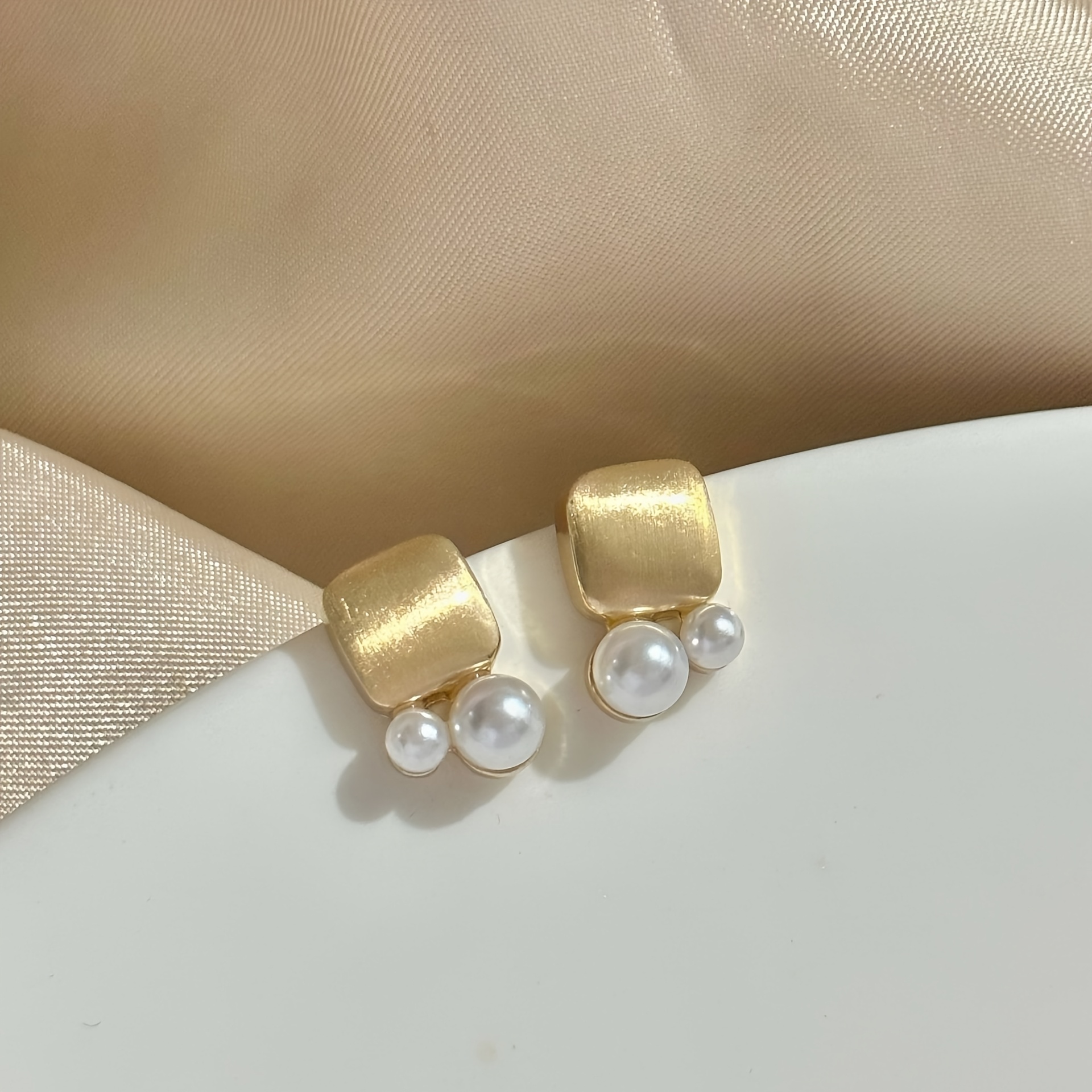 1 Pair Of Women's Elegant Vintage-style Geometric Brushed Light Luxury Stud Earrings, Valentine's Day Gift For Daily Wear, Shopping, And Parties
