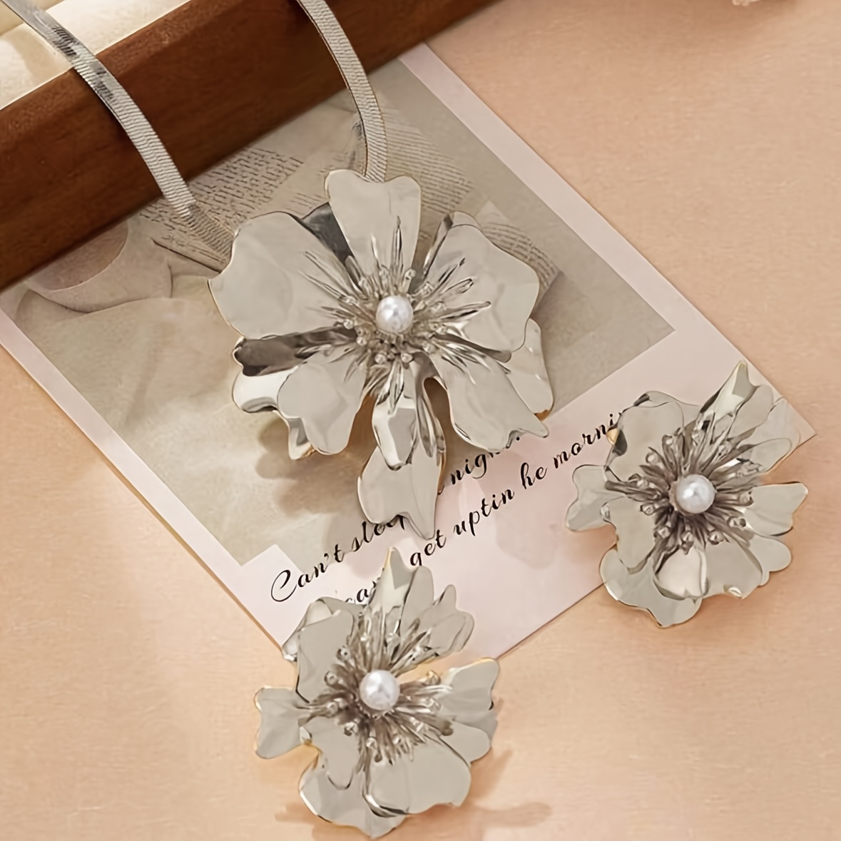 TEMU Ensemble de 3 pièces pour femmes : collier à pendentif tendance, élégant, avec boucles d'oreilles à clous