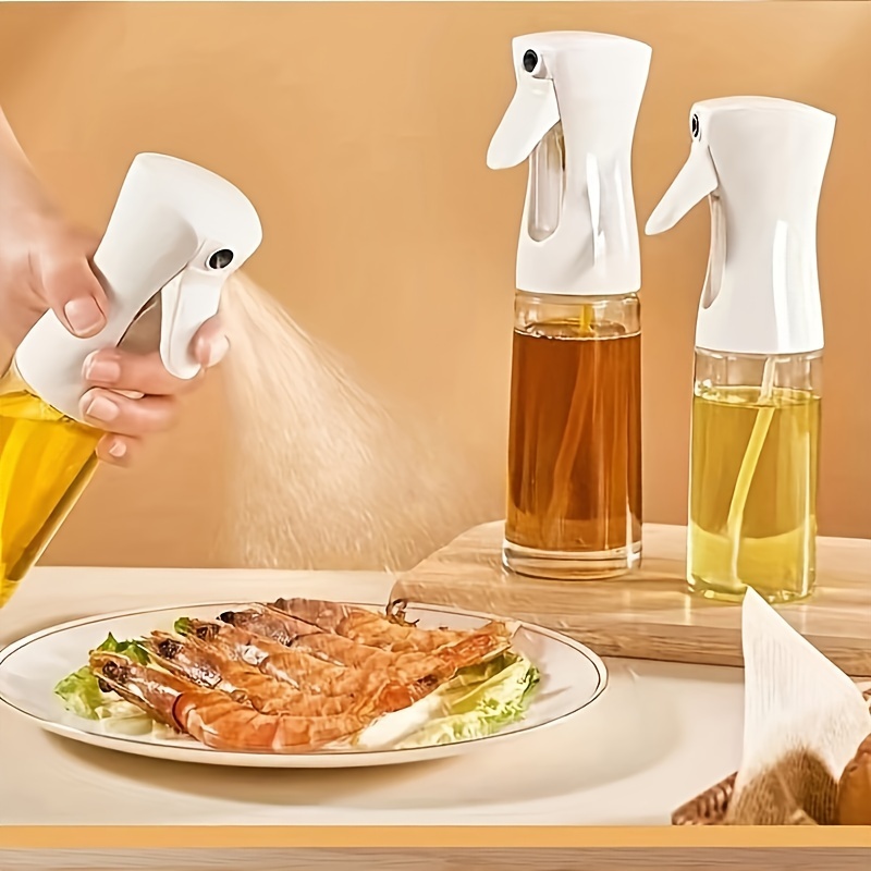 Un vaporisateur d'huile d'olive en plastique sans BPA pour la cuisine, un pulvérisateur d'huile pour friteuse à air, un distributeur de cuisine pour contrôler l'huile comestible