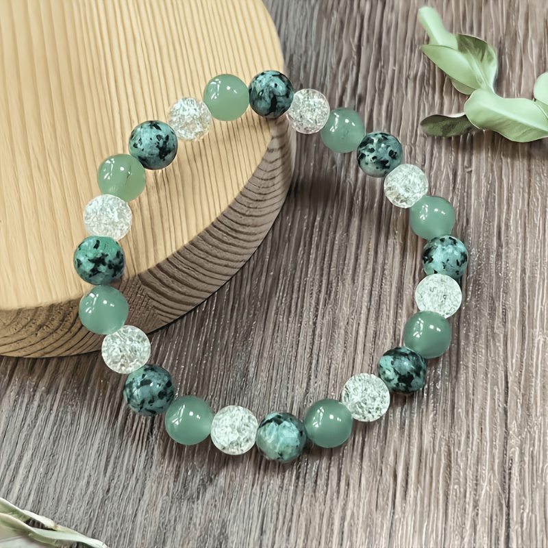 TEMU Un bracciale che porta , e , caratterizzato da uno stile boh矇mien di tendenza con verde da 8 mm e perline di pino fatte a , che lo rende un