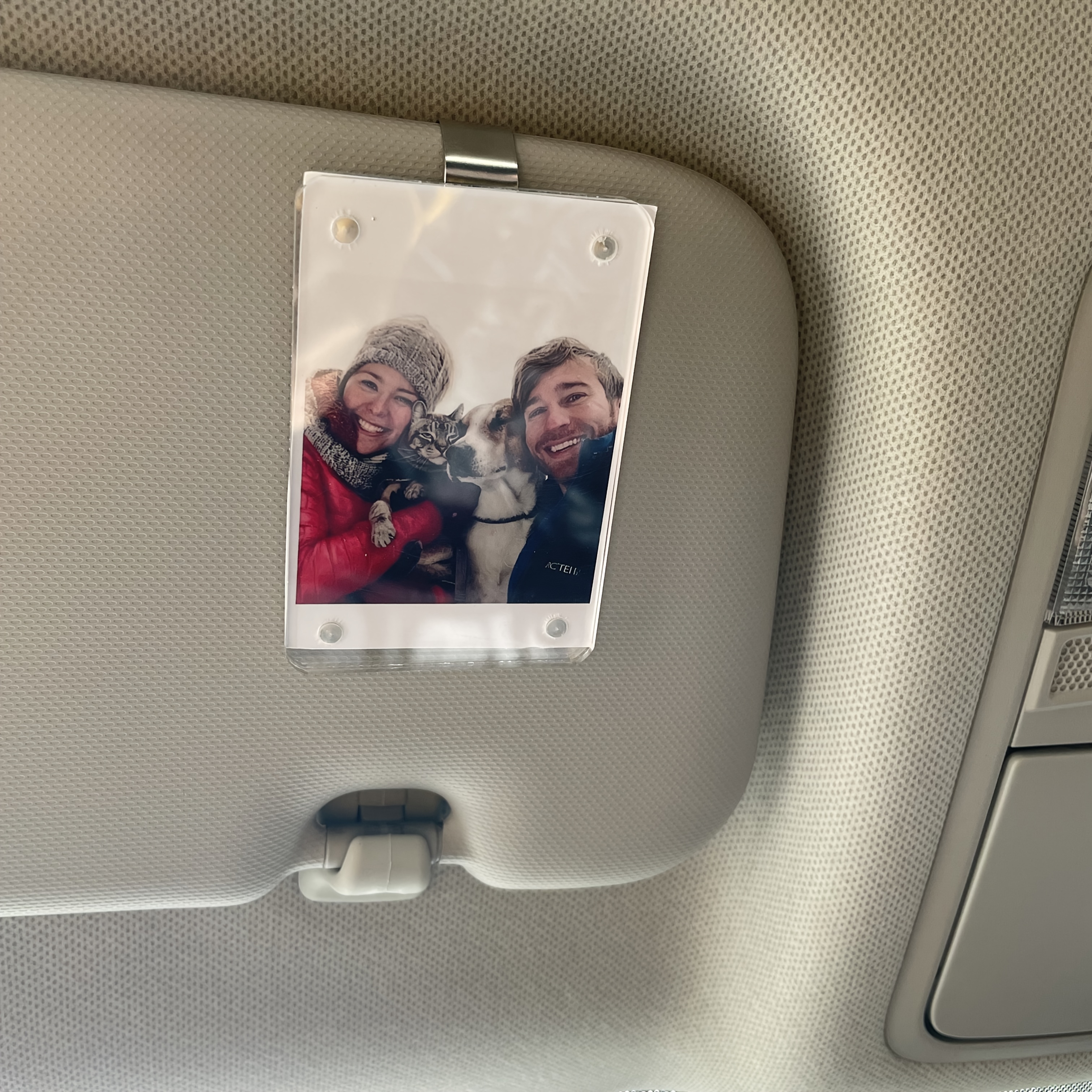 

1pc Photo Car Visor Clip, Magnetic Sun Visor Clip, Photo Car Decoration, Polaroid Photo For Car, Couples Gift, Valentine's Day Gift, Wallet Photo Holder