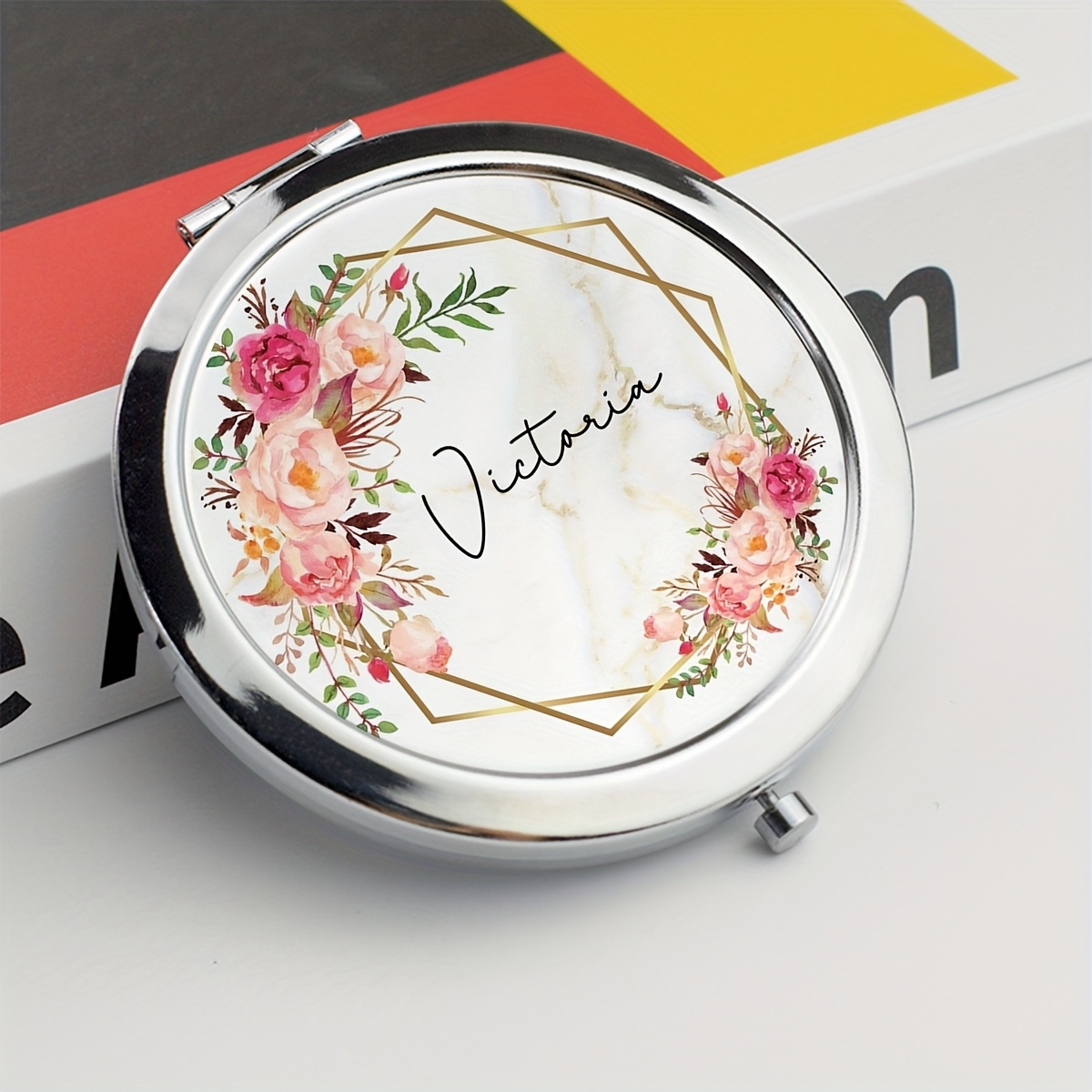 TEMU 1pz Specchio da Trucco Personalizzato con Design e Scatola Regalo Elegante, Regalo per Ragazze, Rosa in Metallo Qualit�, Specchietto Portatile