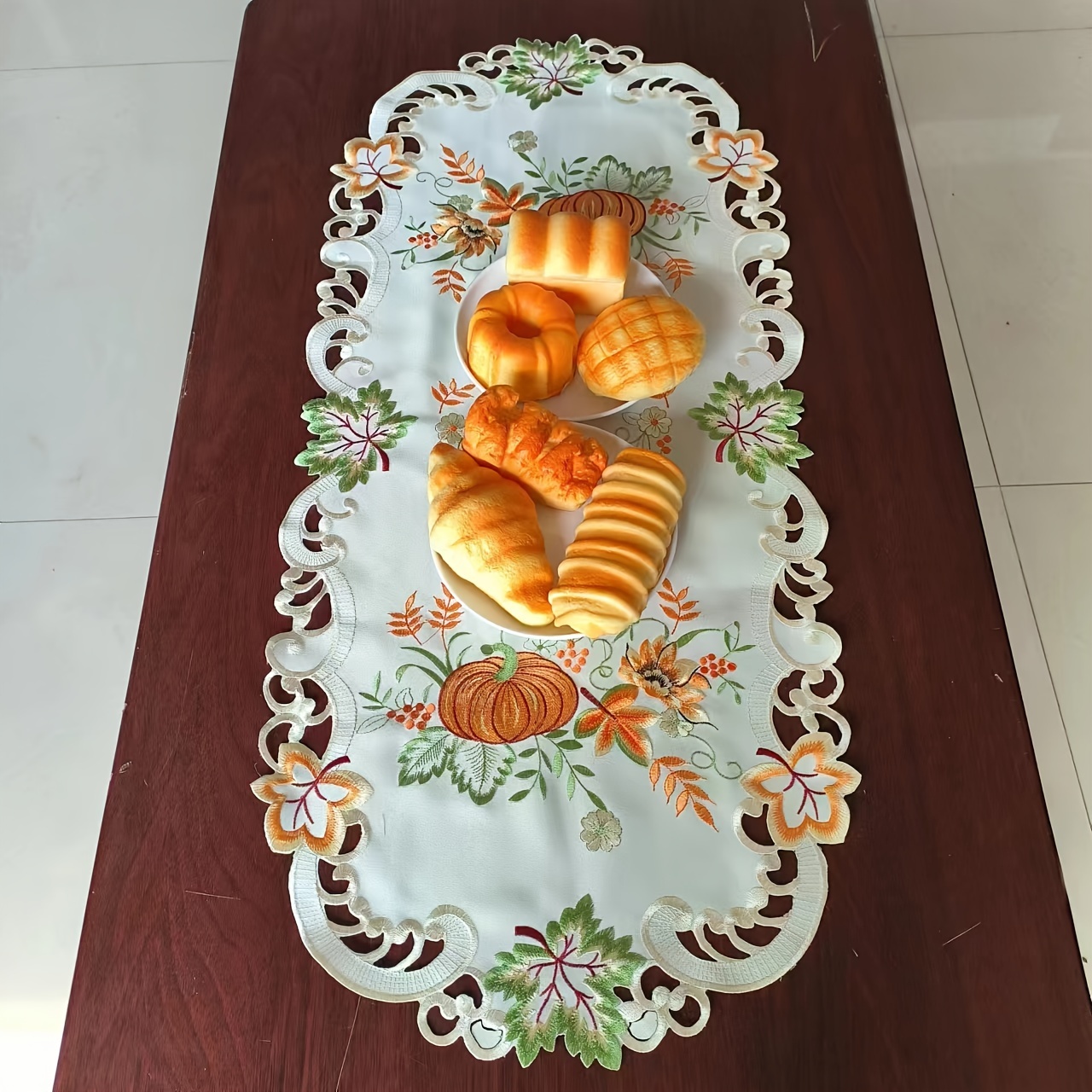 The Manufacturer Sells Thanksgiving European-style Maple Leaf Embroidery Tablecloths, Table Runners, And Placemats