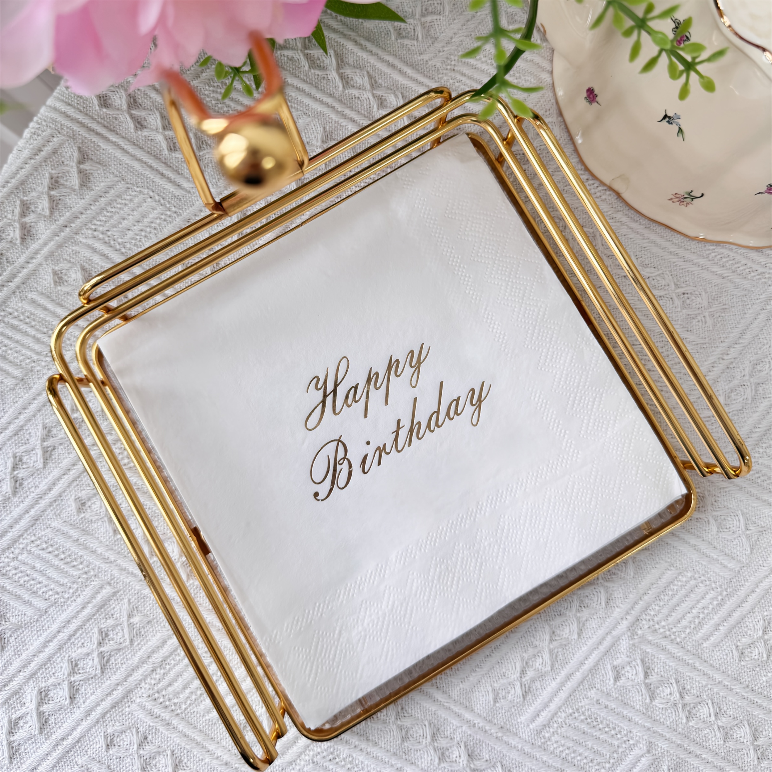 E-shop 16 Stück Elegante Einweg-Servietten "Happy Birthday" in Goldfolie, 13x13 Zoll, Weißer Hintergrund mit Goldener Schrift – für Party-, Restaurant-