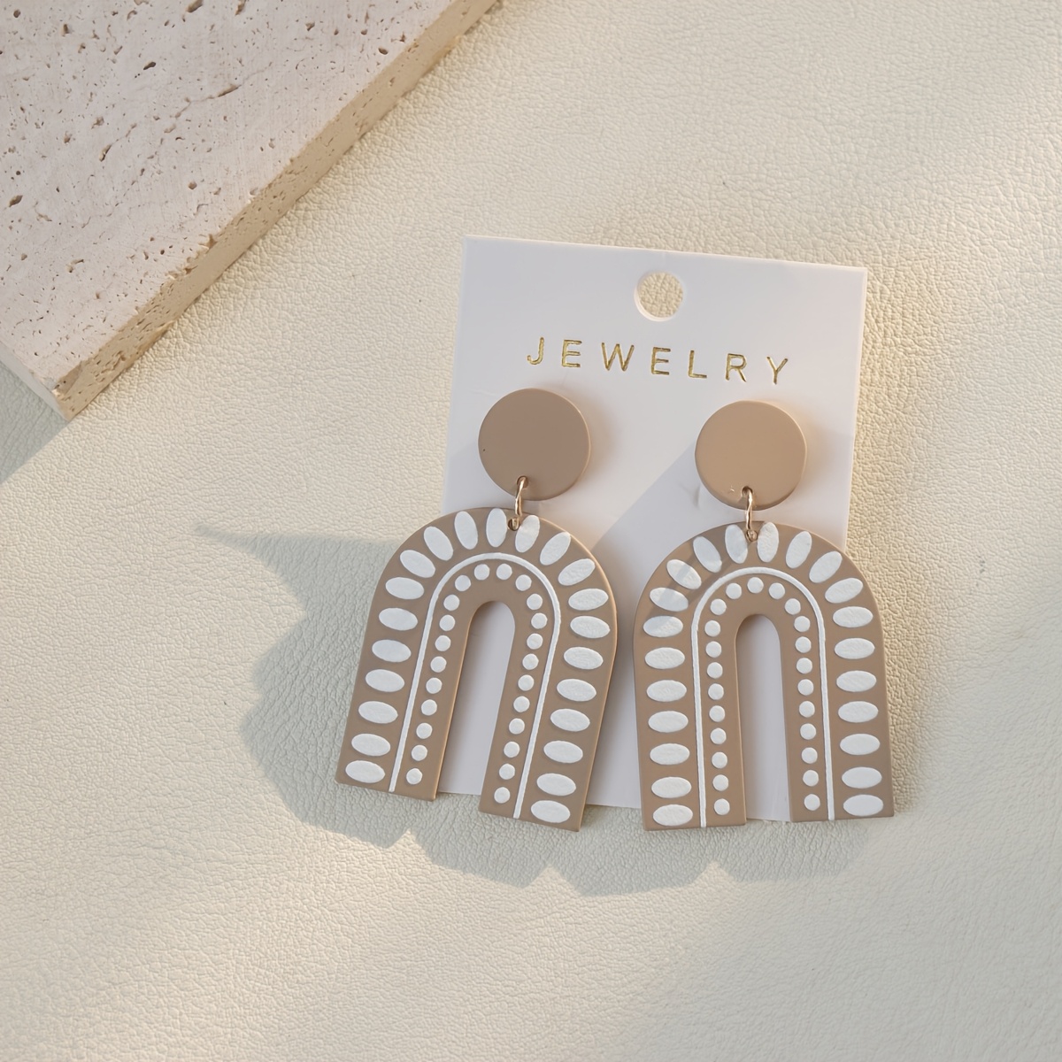 Image of 1 Pair Of Women' Earrings, U-shaped Brown Printed Earrings, Clay Texture, Vintage Style, Suitable For Daily Wear, Versatile For Parties, Dates, And Festive Gifts