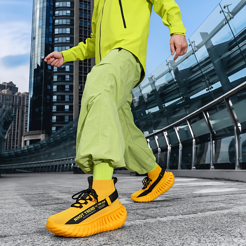 Men's Fashion Mid-Top Shoes, Men's Casual Sneakers, Breathable Mesh, Lightweight and Shock-Absorbing, Wide Elastic Band Design for a Snug Fit