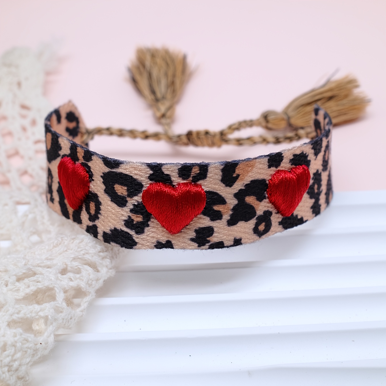 A -woven Bohemian Leopard Print Heart Bracelet, Suitable As A Festive Gift For Family, , , Or As A Bracelet