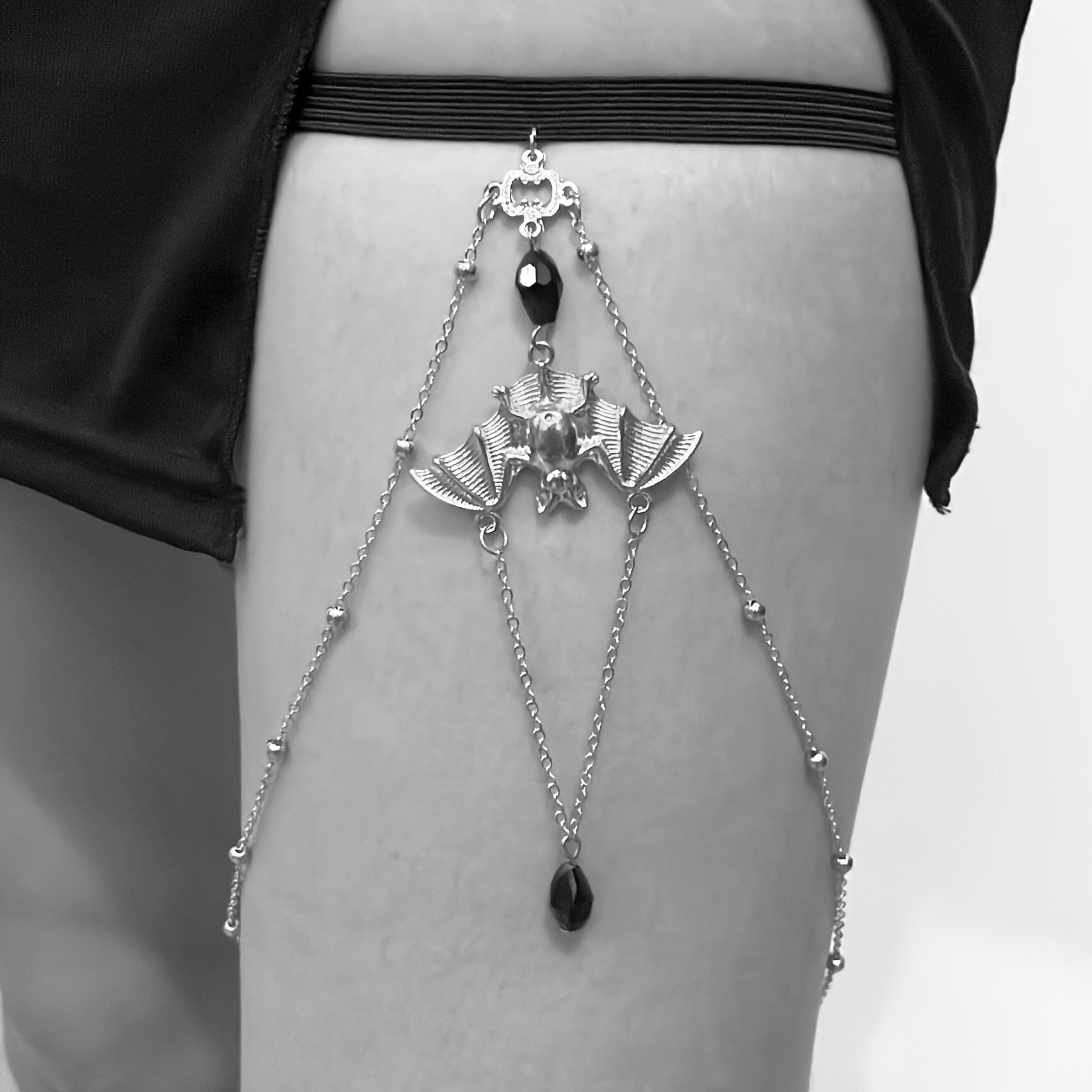 TEMU 1pc Goth Leg Chain Body Jewelry Bat Charm Body Chain Silvery Tassel Thigh Chains