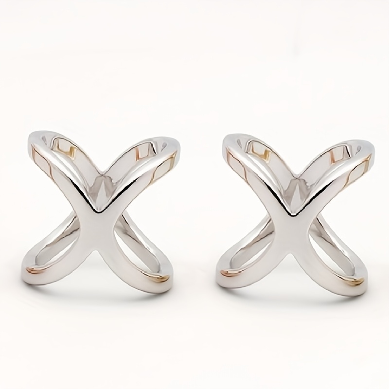 A Set Of -shaped Scarf Clips, Versatile And Featuring A Easy Cross , Suitable For Women