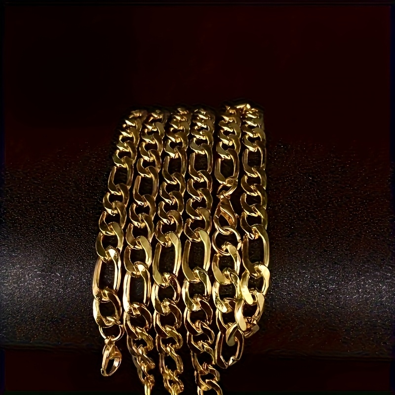 A Stylish 304 Stainless Steel Necklace, Plated with 14K Golden. The Thick Chain Is Suitable for Both Men And Women. This Trendy Golden Accessory Is An Ideal Gift for Any Gender, Especially Perfect for Father's Day Or Mother's Day.