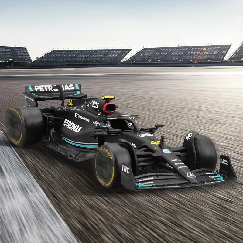 Officieel Burago 2023 schaalmodel 1:43 van de Mercedes-AMG