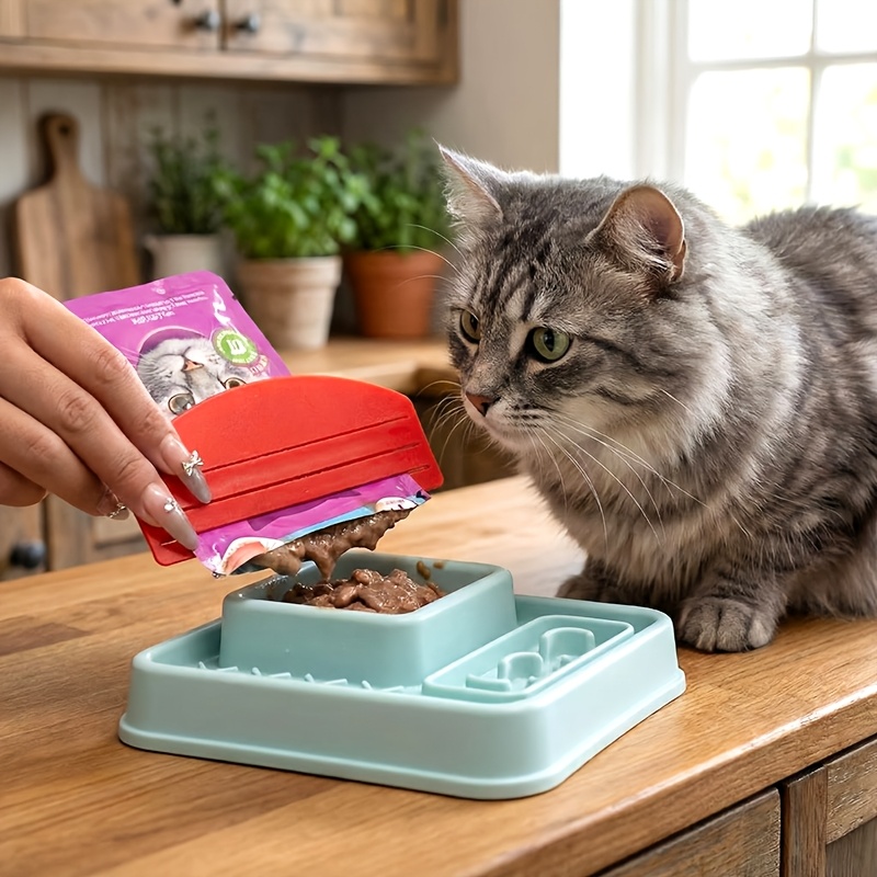 Cat Food Dispenser with Plastic Scraper for Wet Food