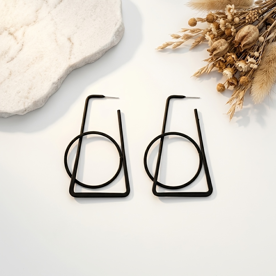 1 Pair Black Geometric Line Earrings, Minimalist Style Matte Black Frame With Round And Cutout Design, Suitable For Daily , Art Exhibitions, Or -garde Wear, Gift For And Abstract Jewelry Enthusiasts