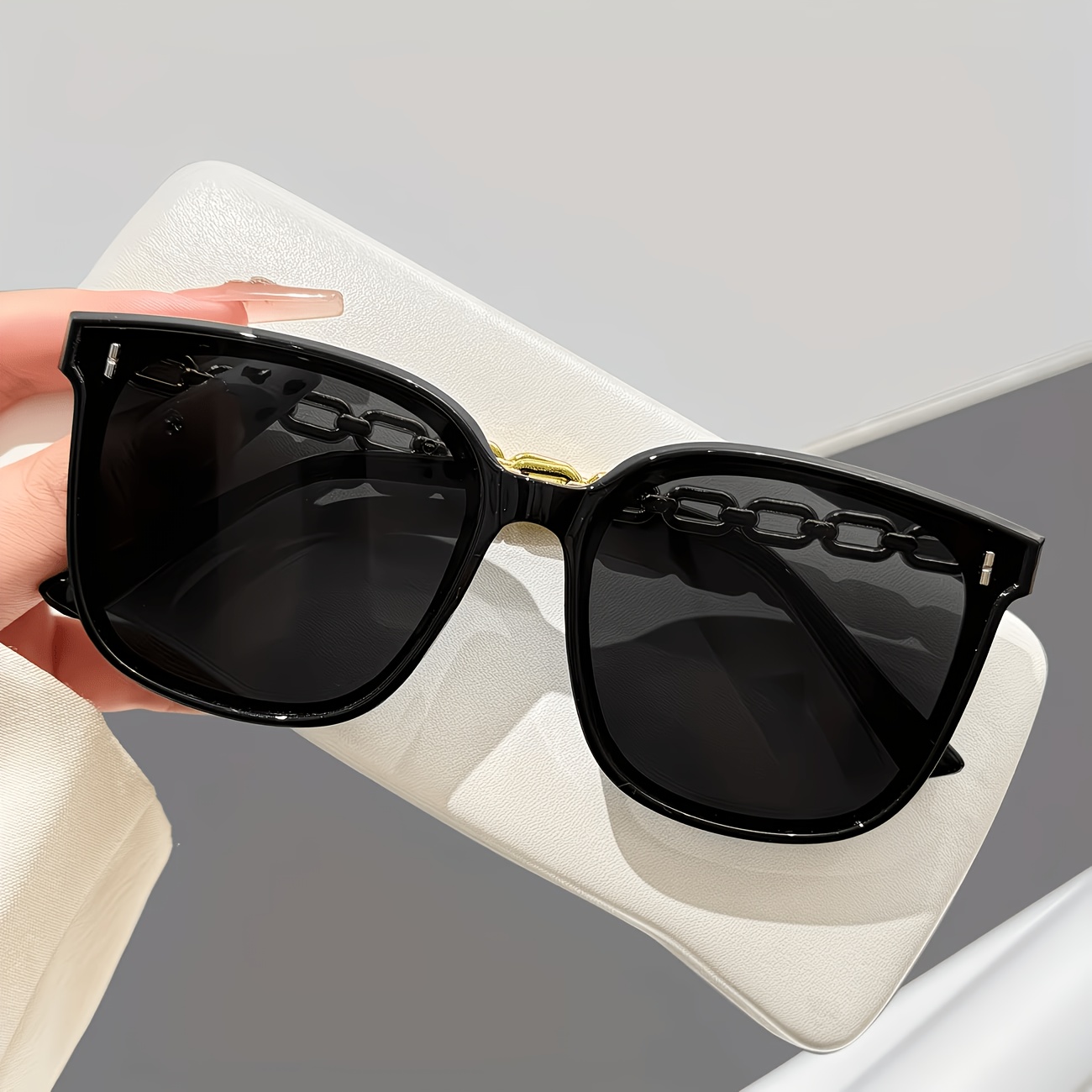 Image of Black Square Chain-decorated Fashion Glasses, Women's Fashion Statement Piece, Suitable For Parties, Beach Gatherings, And Street Photography